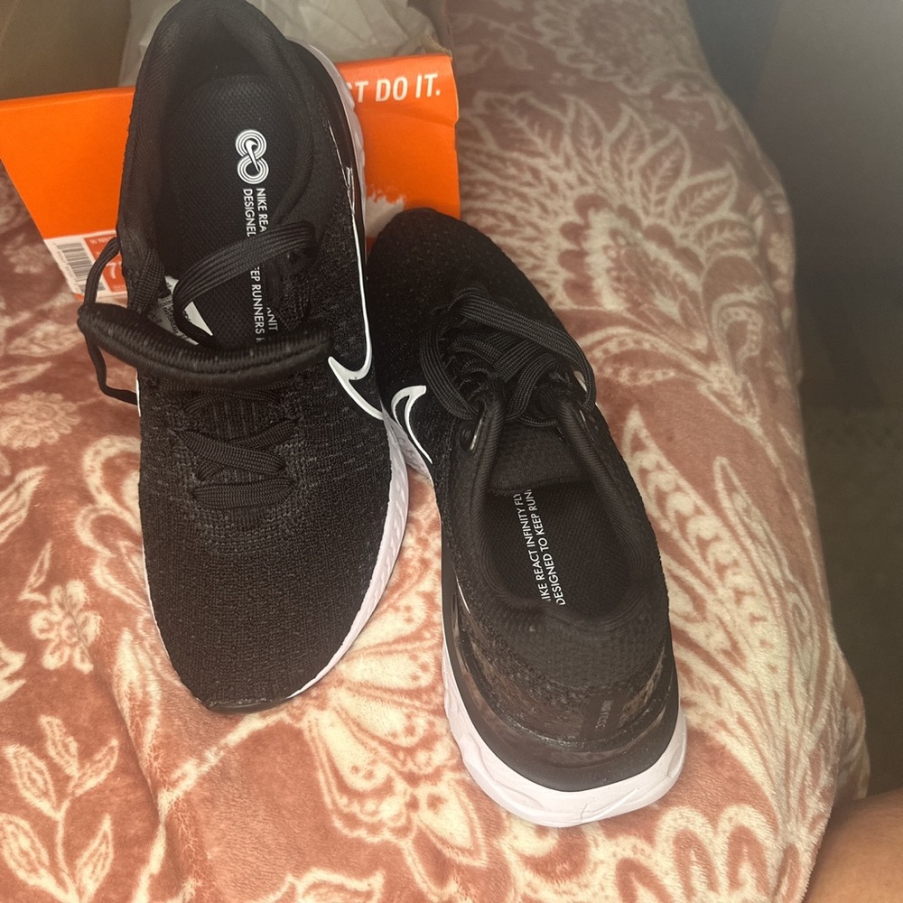 Women’s sz 7.5 Nike React Infinity Run new